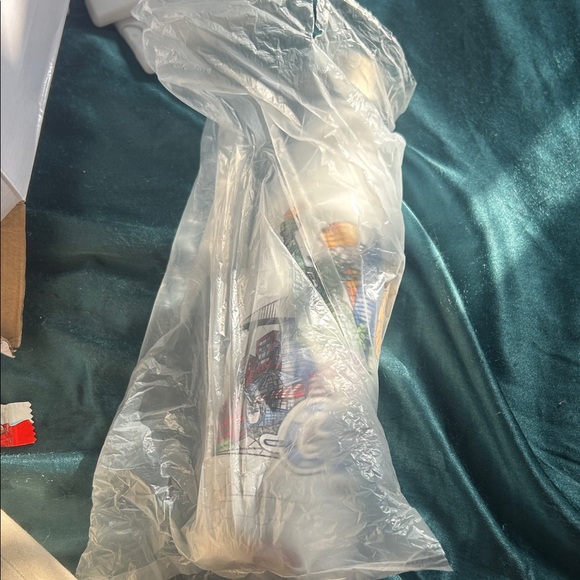 New York Themed Insulated Water Bottle. Prefect for the holidays.The best of NYC - Picture 11 of 16